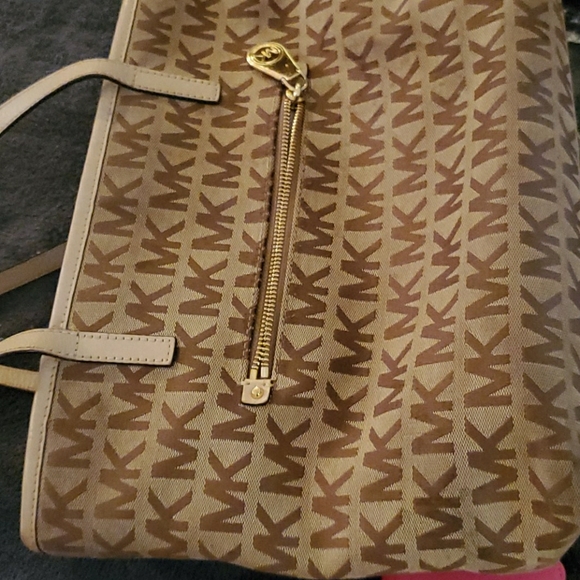 Michael Kors purse - Picture 1 of 2